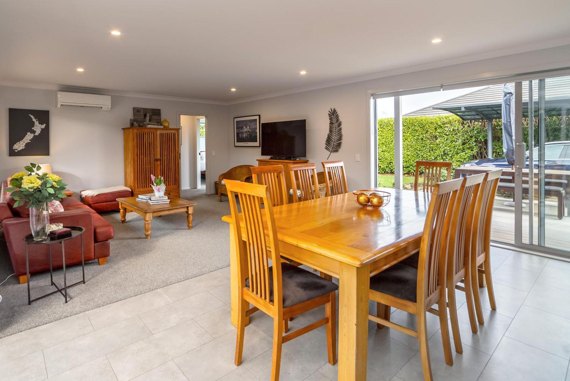 Wine Country Bach Villa Martinborough Exteriör bild